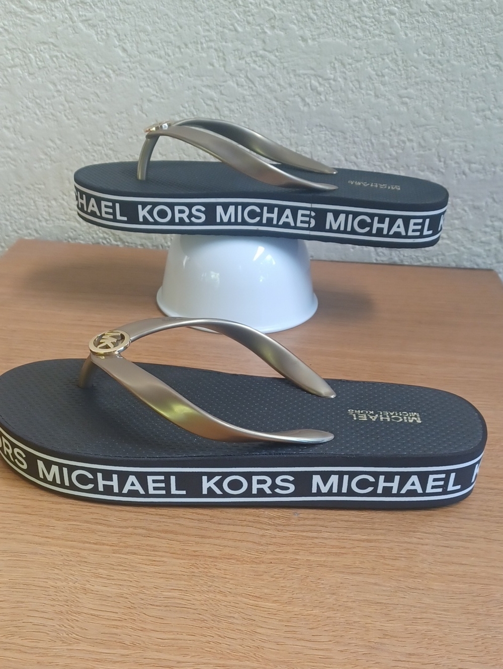 MICHAEL KORS SANDALS SIZE 6 NEW